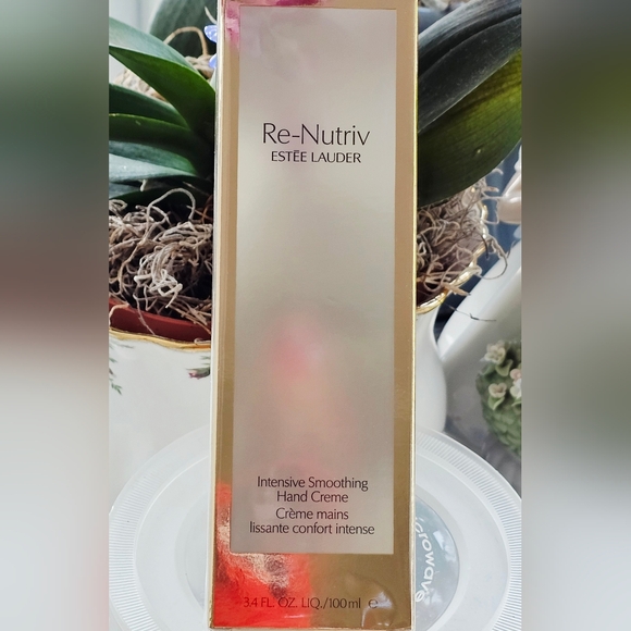 Estee Lauder Re-Nutriv Intensive Smoothing Hand Creme - Picture 2 of 8